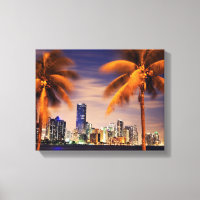 USA, Florida, Miami-Skyline bei Dämmerung