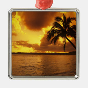 USA, Hawaii, Kauai, Farbiger Sonnenaufgang in eine Ornament Aus Metall