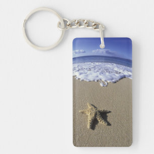 USA, Hawaii, Maui, Makena Beach, Seestern und Schlüsselanhänger