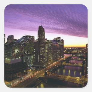USA, IL, Chicago. Skyline von Chicago und Fluss Quadratischer Aufkleber