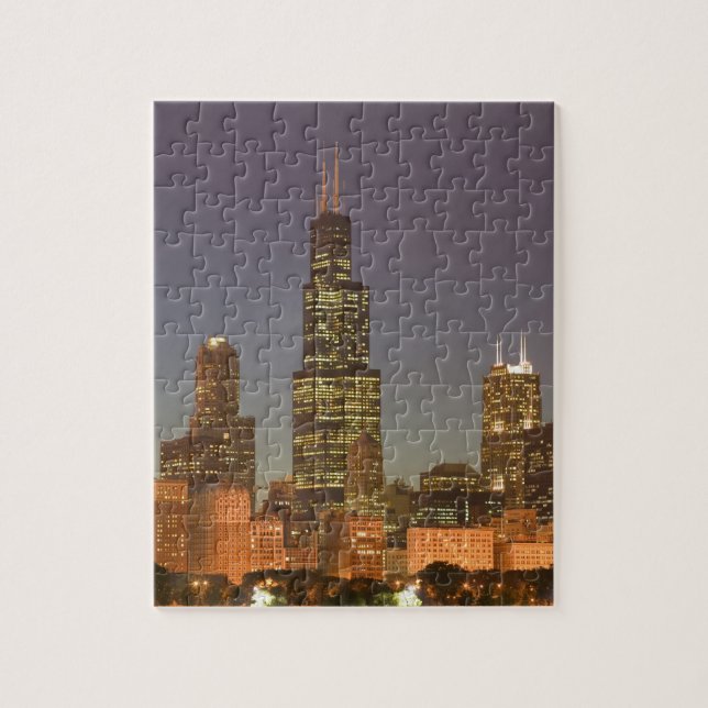 USA, Illinois, Chicago: City Skyline / Abend (Vertikal)