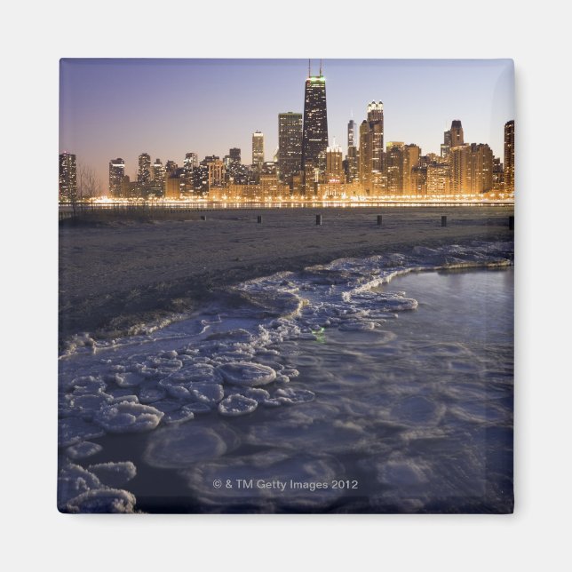 USA, Illinois, Chicago, City skyline from Lake Magnet (Vorne)