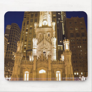 USA, Illinois, Chicago, Wasserturm beleuchtet Mousepad