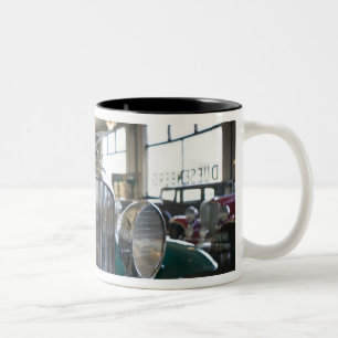 USA, Indiana, Auburn: Auburn, Cord, Duesenberg 14 Zweifarbige Tasse