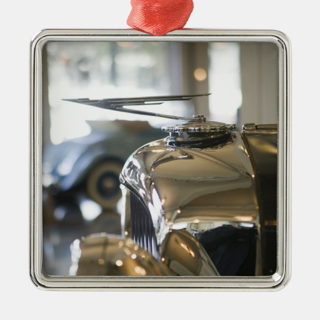 USA, Indiana, kastanienbraun: Kastanienbraun, Silbernes Ornament (Vorne)