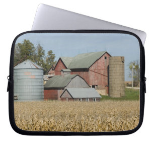 USA, IOWA, Froelich: Alte Farm Laptopschutzhülle