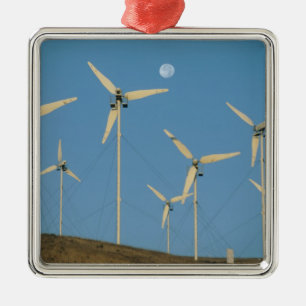 USA, Kalifornien, Altamont Pass, Windgeneratoren. Silbernes Ornament