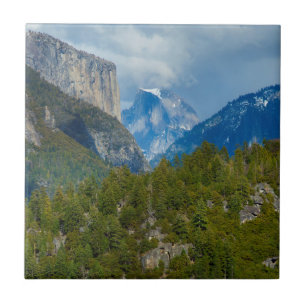 USA, Kalifornien. Aussicht auf die halbe Kuppel im Fliese