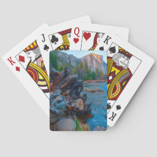 USA, Kalifornien. Baumwurzeln im Merced River Spielkarten