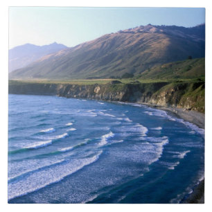 USA, Kalifornien, Big Sur, Bucht entlang der Highw Fliese