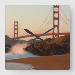 USA, Kalifornien. Blick auf die Golden Gate Bridge Quadratische Wanduhr
