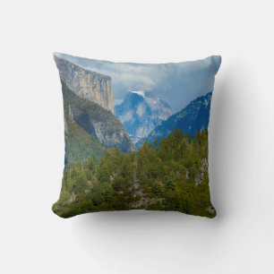 USA, Kalifornien. Blick auf Half Dome im Yosemite Kissen