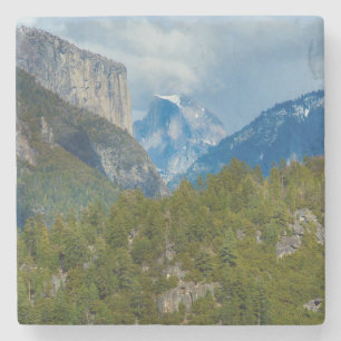 USA, Kalifornien. Blick auf Half Dome im Yosemite Steinuntersetzer