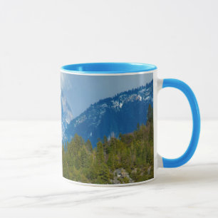 USA, Kalifornien. Blick auf Half Dome im Yosemite Tasse