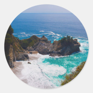USA, Kalifornien. Blick auf Mcway Falls Runder Aufkleber