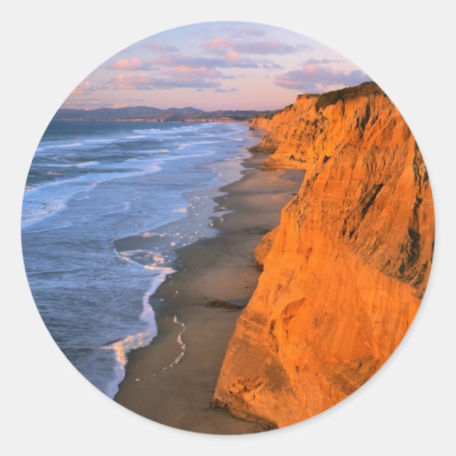 USA, Kalifornien, Cliffs at Pescadero Staat Beach Runder Aufkleber (Vorderseite)