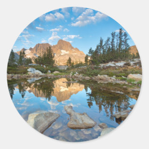 USA, Kalifornien, Inyo National Forest. 2 Runder Aufkleber