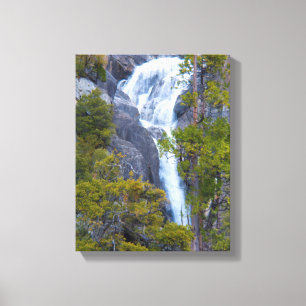 USA, Kalifornien. Kleiner Wasserfall in Yosemite Leinwanddruck