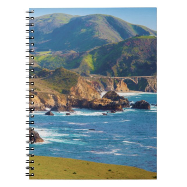 USA, Kalifornien. Panorama von Big Sur mit Bixby Notizblock (Vorderseite)