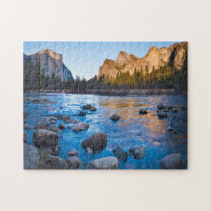 USA, Kalifornien. Rocky Reflections In Merced