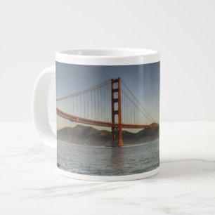 USA, Kalifornien, San Francisco. Eine malerische Jumbo-Tasse