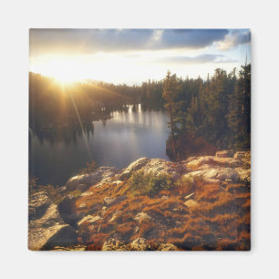 USA, Kalifornien, Sierra Nevada-Gebirge. Sonnenunt Magnet