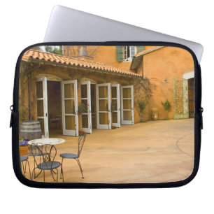 USA, Kalifornien, Sonoma Valley, Patio im Viansa Laptopschutzhülle