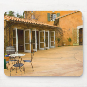 USA, Kalifornien, Sonoma Valley, Patio im Viansa Mousepad