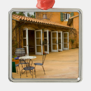 USA, Kalifornien, Sonoma Valley, Patio im Viansa Silbernes Ornament