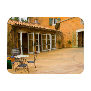 USA, Kalifornien, Sonoma Valley, Patio in Viansa Magnet