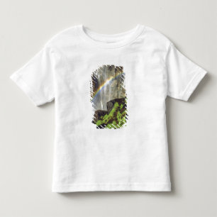 USA, Kalifornien, Yosemite-Nationalpark. Ein Kleinkind T-shirt