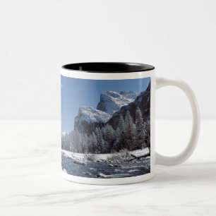 USA, Kalifornien, Yosemite NP. Der Merced River, Zweifarbige Tasse