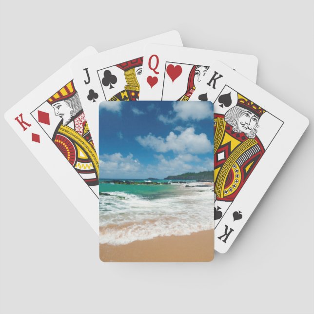 USA, Kauai, Hawaii. Eine Frau streift die Felsen Spielkarten (Rückseite)
