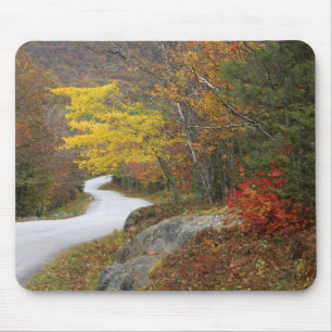 USA, Maine, Camden. Straße durch Camden Mousepad