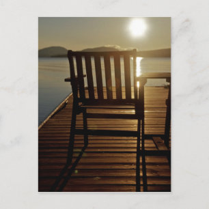 USA, Maine, Rockwood. Ein Stuhl mit Blick auf Postkarte