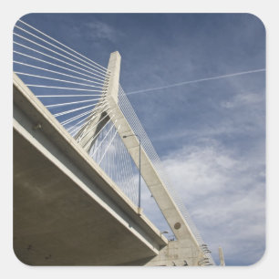 USA, Massachusetts, Boston. Die Zakim-Brücke. Quadratischer Aufkleber