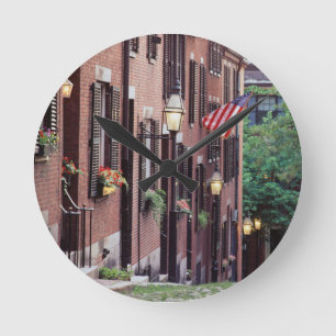 USA, Massachusetts, Boston, Houses Along Acorn Runde Wanduhr