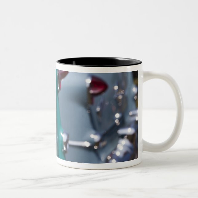 USA, Massachusetts, Gloucester. 1950s-era Zweifarbige Tasse (Rechts)