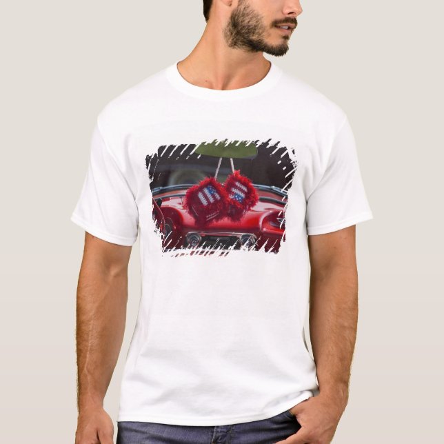 USA, Massachusetts, Gloucester. Flockige Würfel T-Shirt (Vorderseite)