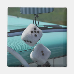 USA, Massachusetts, Gloucester. Fuzzy Dice in eine Magnet