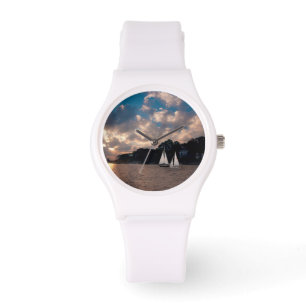 USA, Massachusetts. Segelschifffahrt bei Sonnenunt Armbanduhr