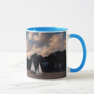USA, Massachusetts. Segelschifffahrt bei Sonnenunt Tasse