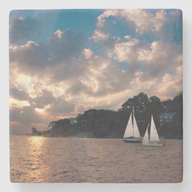 USA, Massachusetts. Sunset Segelsport Steinuntersetzer (Vorderseite)