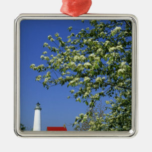 USA, Michigan, East Tawas. Tawas Leuchtturm mit Ornament Aus Metall