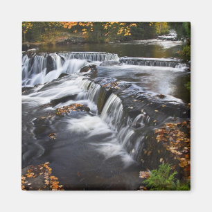 USA, Michigan, Obere Halbinsel. Bond Falls und Magnet