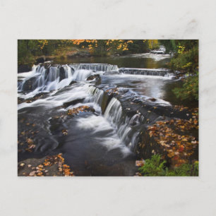 USA, Michigan, Oberes Halbinsel. Bond Falls und Postkarte