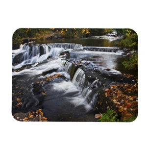 USA, Michigan, Oberhalbinsel. Bond Falls und Magnet