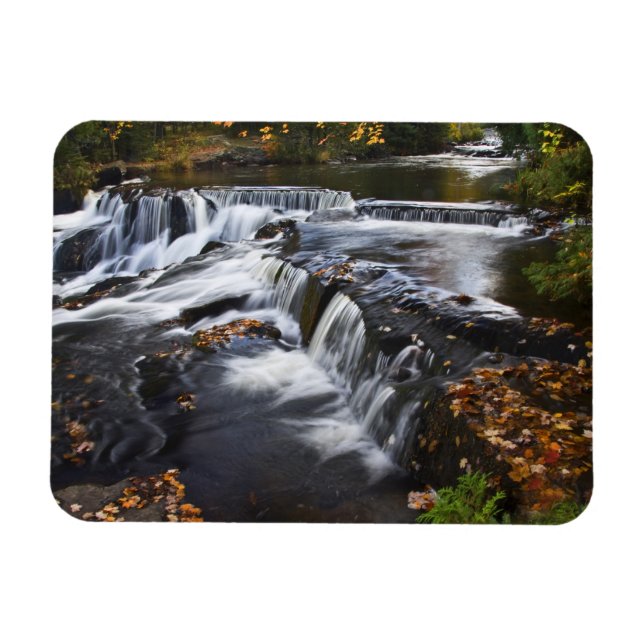 USA, Michigan, Oberhalbinsel. Bond Falls und Magnet (Horizontal)