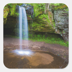 USA, Michigan. Scott's Falls in Obermichigan Quadratischer Aufkleber