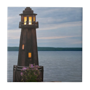 USA, Michigan. Yard Decoration Leuchtturm Fliese